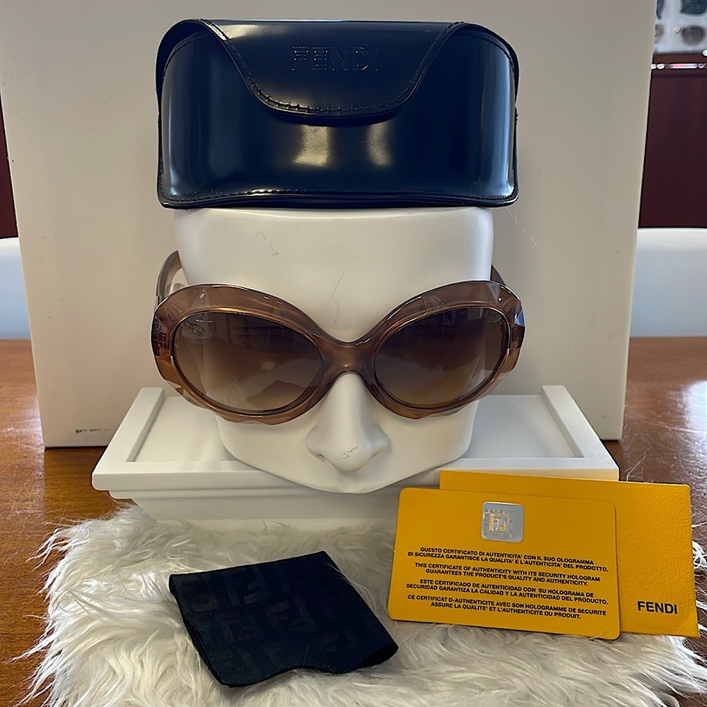 Auth. Fendi FS5123R vintage women’s sunglasses. Excellent condition. Never worn.